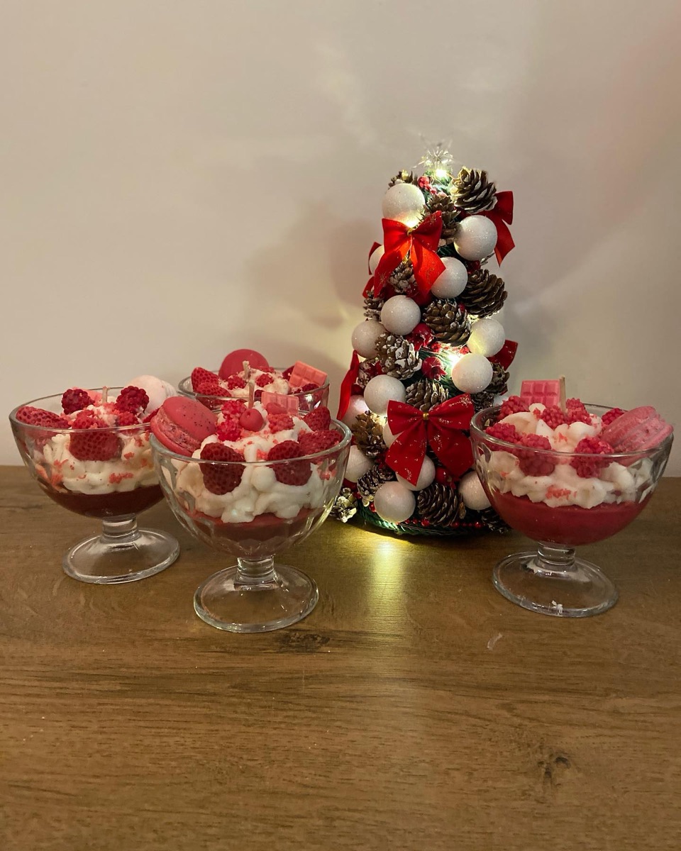 Lumânări decorative în cupe de sticlă, în stil desert